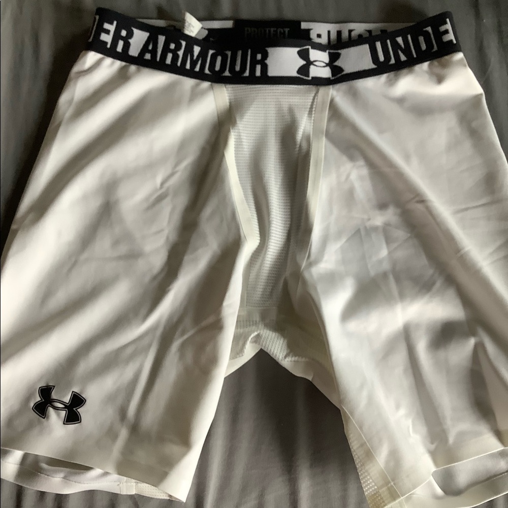 Men’s Under Armour vented compression shorts